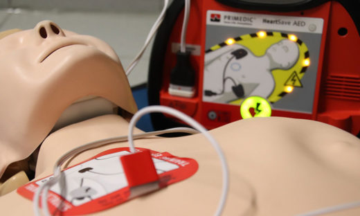 AED　自動体外式除細動器